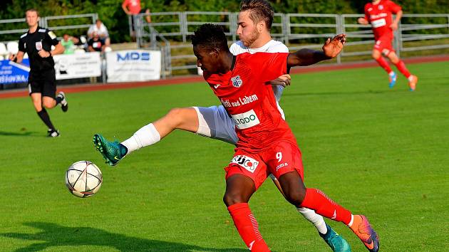 Mariánskolázeňská Viktorie ( v bílém) v prvním kole MOL Cupu nestačila na favorizované Ústí nad Labem (v červeném), kterému podlehla 1:4.