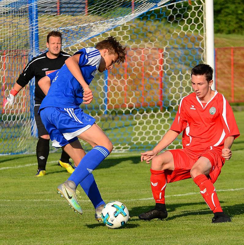 Vítězem krajského poháru mužů KKFS se stali po výhře 1:0, fotbalisté Nového Sedla (v červeném), kteří udolali nejdecký FK (v modrém).