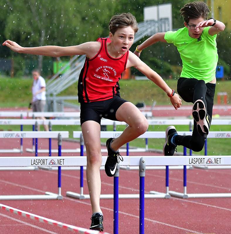 Atletický stadion v Ostrově  patřil mistrovství Karlovarského kraje mladšího žactva ve vícebojích a také 1. kolu OMD mladšího žactva, závodů se zúčastnilo devětapadesát atletů.