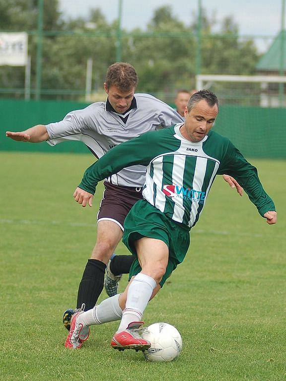 Středeční semifinále krajského poháru mužů, ve kterém se střetl Sedlec s Novým Sedlem, lépe zvládli novosedelští fotbalisté, kteří utkání vyhráli v poměru 5:1.