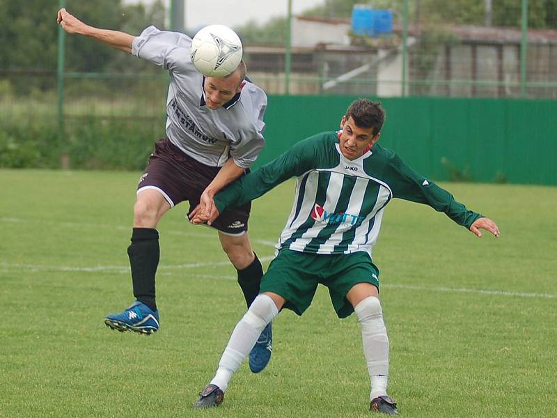 Středeční semifinále krajského poháru mužů, ve kterém se střetl Sedlec s Novým Sedlem, lépe zvládli novosedelští fotbalisté, kteří utkání vyhráli v poměru 5:1.