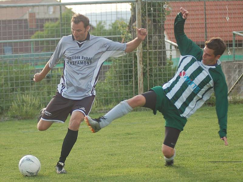 Středeční semifinále krajského poháru mužů, ve kterém se střetl Sedlec s Novým Sedlem, lépe zvládli novosedelští fotbalisté, kteří utkání vyhráli v poměru 5:1.