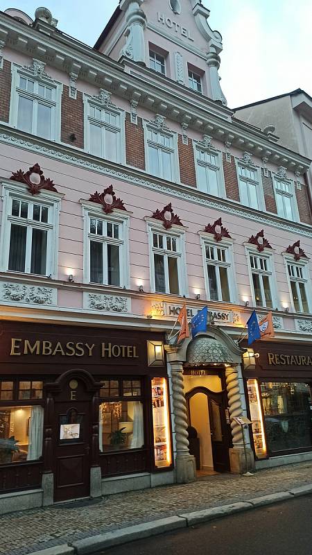 Legendární hotel Embassy.