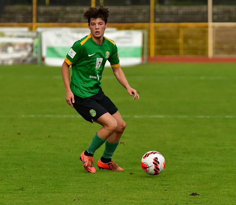 Fotbalisté Sokolova museli skousnout porážku 0:1 od Domažlic, kterou Chodům zařídil parádní trefou Jan zajíček.