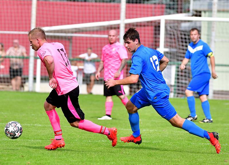 Cenný bod si připsala ve 4. kole krajské I. A třídě na konto rezerva FK Ostrov, která dosáhla v souboji s TJ Karlovy Vary-Dvory po výsledku 1:1 na bodový zisk.