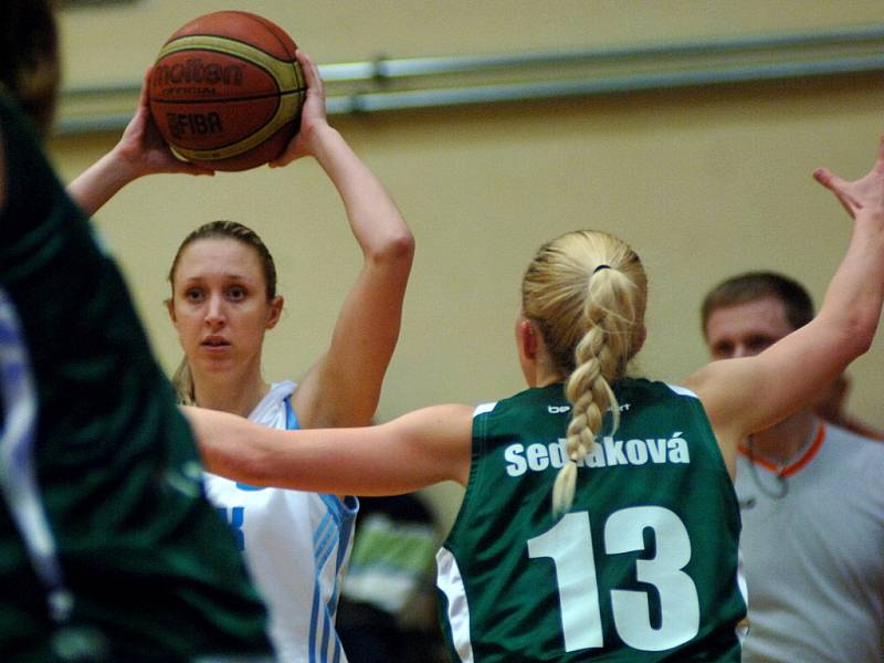 Basketbalistky karlovarské Lokomotivy porazily Valosun Brno až v prodloužení. V konečné tabulce skupiny A2 obsadily druhou příčku.