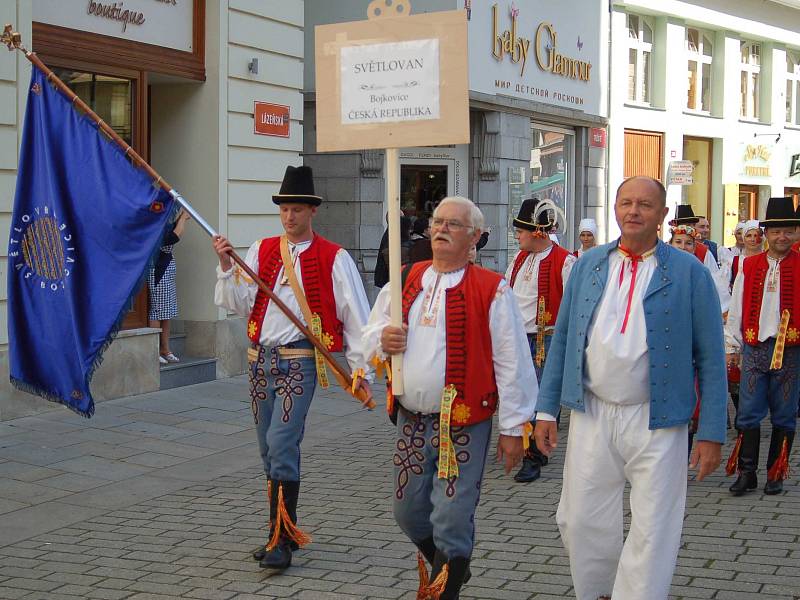 Z Karlovarského folklorního festivalu.