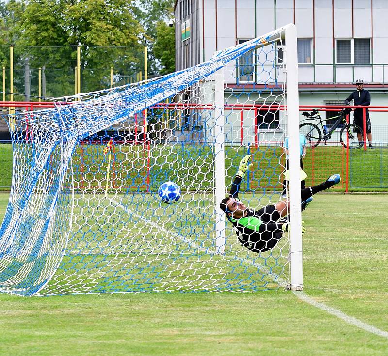 V Nové Roli triumfovala na 58. ročníku Memoriálu Jiřího Balouna rezerva karlovarské Slavie.