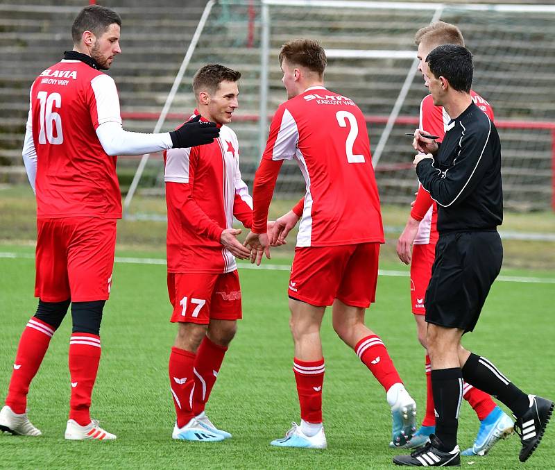 Karlovarská Slavia soupeři z hlavního města zatápěla především v prvním poločase, kdy vstřelila tři branky a nastřelila tyčku a také břevno, když nakonec dosáhla na  výsledek 3:3.