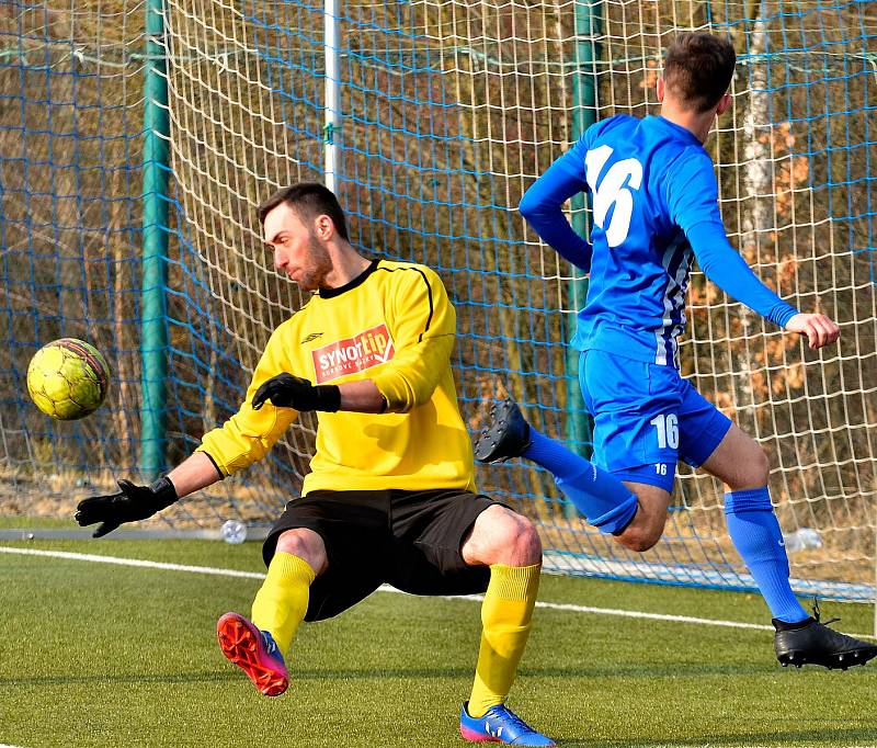 Rodák z Potůčků Ondřej Nýber, který několik sezon řádil v dresu ostrovského FK, od nové sezony řádí za hranicemi v německém VFC Plauen, kde si odbývá v tamním A-týmu své první zahraniční angažmá.