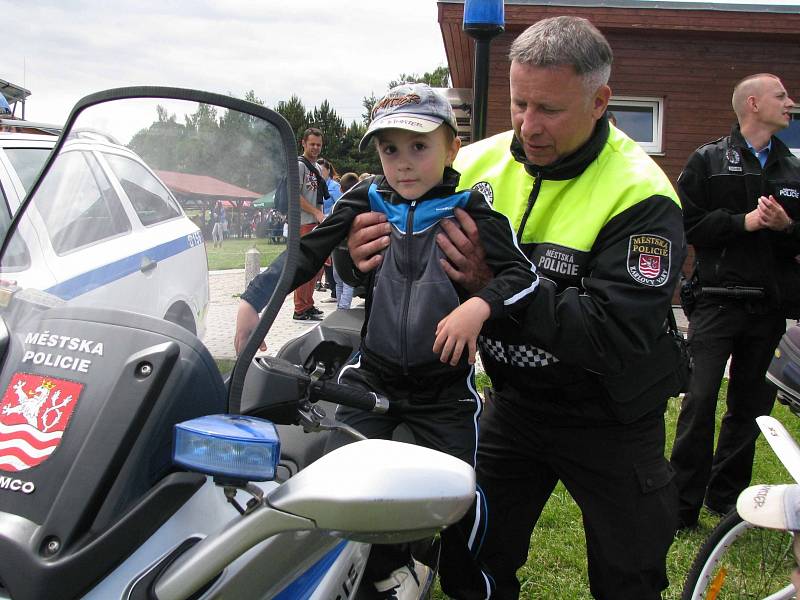 Den záchranářů na Rolavě přilákal tisíce lidí. Lákadlem byl především pro děti.