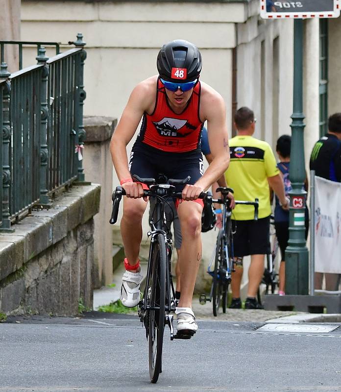 Poklidné lázeňské centrum Karlových Varů opět ožilo triatlonem. V sobotu 11. září se tu konal Český pohár v olympijském triatlonu.