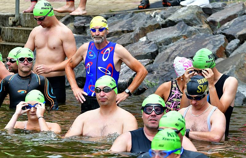 Kiwi muže tradičně odstartuje plavání na karlovarském koupališti Rolava a závodníci budou muset zdolat vzdálenost 500 metrů, rozdělenou do dvou okruhů s výběhem z vody.