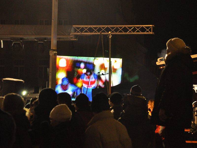 Trať třetího ročníku karlovarského Ski Sprintu byla doslova obležena stovkami nadšených diváků