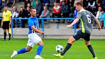 Cennou výhru 1:0 ukořistil před svými fanoušky ostrovský FK, který udolal v poměru 1:0 Mostecký FK (v šedém).