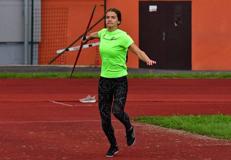 Karlovarské kontrolní závody uspořádal v týdnu na městském atletickém stadionu v lázeňském městě Triatlet Karlovy Vary.