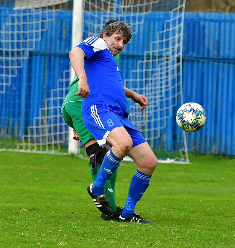 Březová (v zeleném) uspěla v dohrávce v Nejdku, vyhrála 3:1.