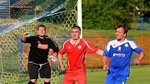 Vítězem krajského poháru mužů KKFS se stali po výhře 1:0, fotbalisté Nového Sedla (v červeném), kteří udolali nejdecký FK (v modrém).