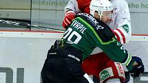Hokejisté HC Energie (v zeleném) si to rozdali s pražskou Slavií.