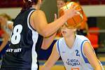 Mezinárodní basketbalový turnaj. Reprezentační družstvo (v bílém) porazilo domácí Lokomotivu KV 87:49.