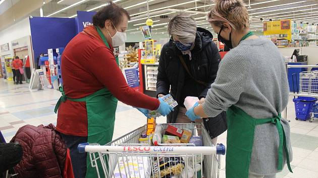 Celkem přes dvanáct tun potravin se podařilo vybrat v potravinové sbírce, která se uskutečnila o uplynulém víkendu.