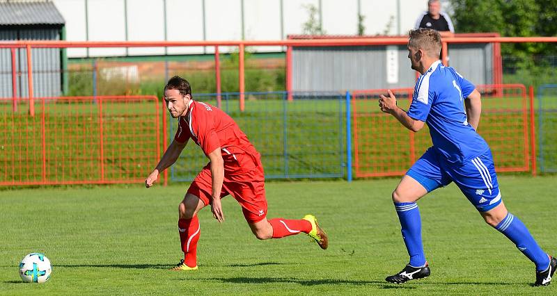 Vítězem krajského poháru mužů KKFS se stali po výhře 1:0, fotbalisté Nového Sedla (v červeném), kteří udolali nejdecký FK (v modrém).