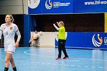 Adéla Srpová, brankářka Lázní Kynžvart, vychytala Rumunky a pomohla českým házenkářkám do další fáze juniorského šampionátu ve Slovinsku.