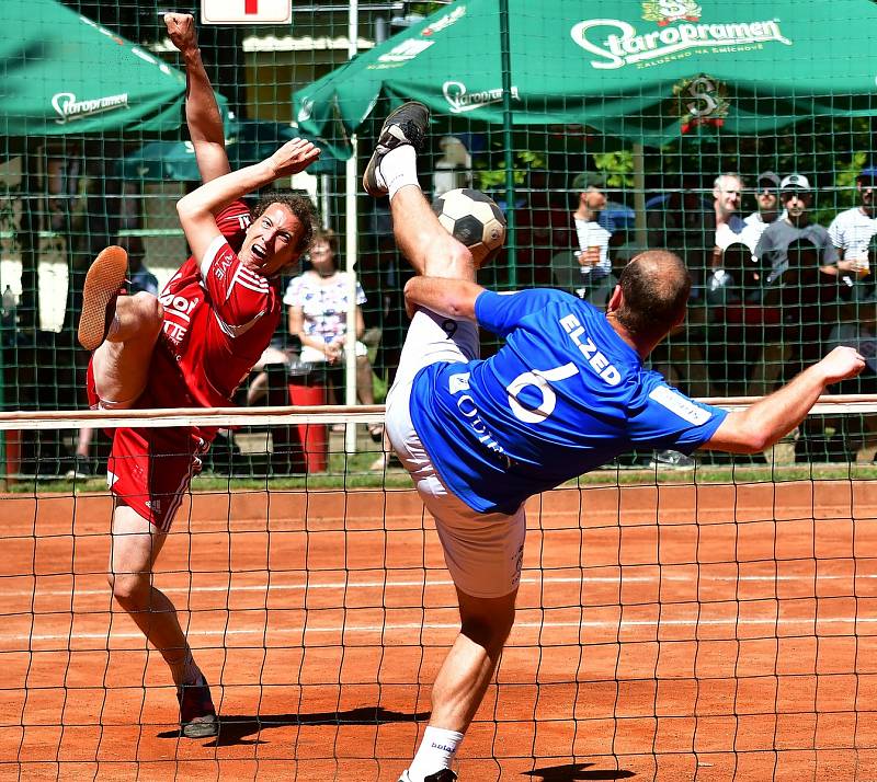 SK LIAPOR KARLOVY VARY B ve složení Jakub Medek, Tomáš Bíbr a Michal Kokštein dosáhl v domácím prostředí v areálu  v Doubí v rámci 49. mistrovství České republiky v nohejbale dvojic mužů nakonec na čtvrtou příčku.