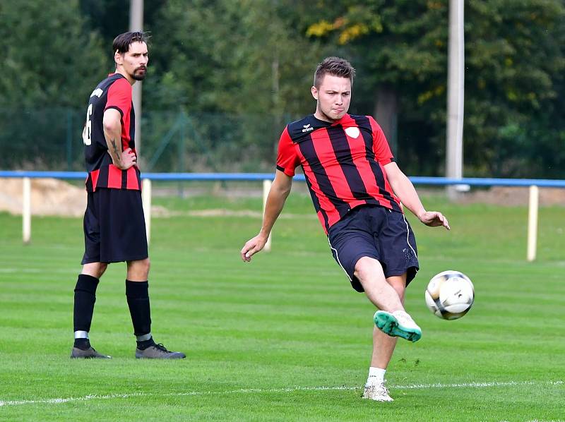 Fotbalisté Sadova neztratili prozatím v podzimní části III. třídy  ještě ani bod. O víkendu porazili ve svém třetím vystoupení 5:2 rezervu Chyše.