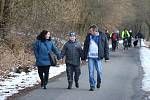 Krásné sobotní počasí vylákalo opět ven lidi. Do Svatošských skal proudila procesí. Hejtman Petr Kulhánek říká, že obyvatele kraje chápe. Podle něho i na procházkách ale mají dodržovat nařízení, tedy zejméma roušky a nevytvářet shluky několika rodin.