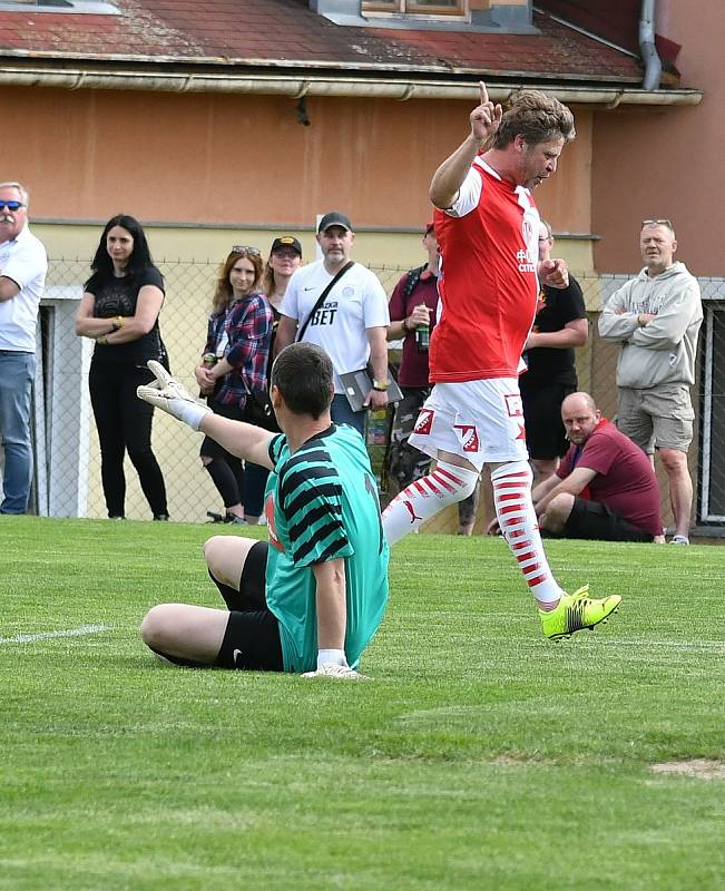 První derby pražských S, které se odehrálo v Sedleci v roce 2007, skončilo po výsledku 9:9 dělbou bodů, v tom druhém to dopadlo stejně, když se body po výsledku 6:6 dělily.