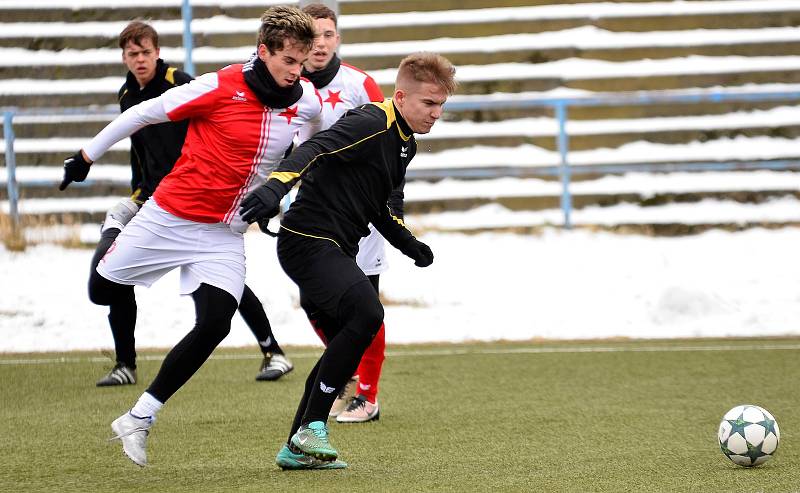 Krajské derby divizních týmů mezi Slavií Karlovy Vary a Mariánskými Lázněmi skončilo po nerozhodném výsledku 1:1 dělbou bodů.