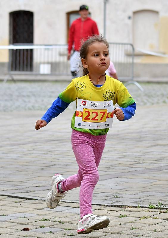 Triatlonové naděje vzaly útokem Ostrov.