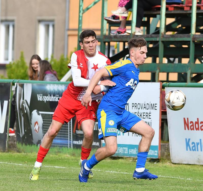 V souboji třetiligových týmů uspěla karlovarská Slavia, která porazila Teplice B 2:0.