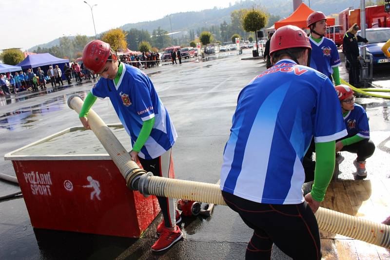 Královskou disciplínou požárního sportu je právě požární útok.