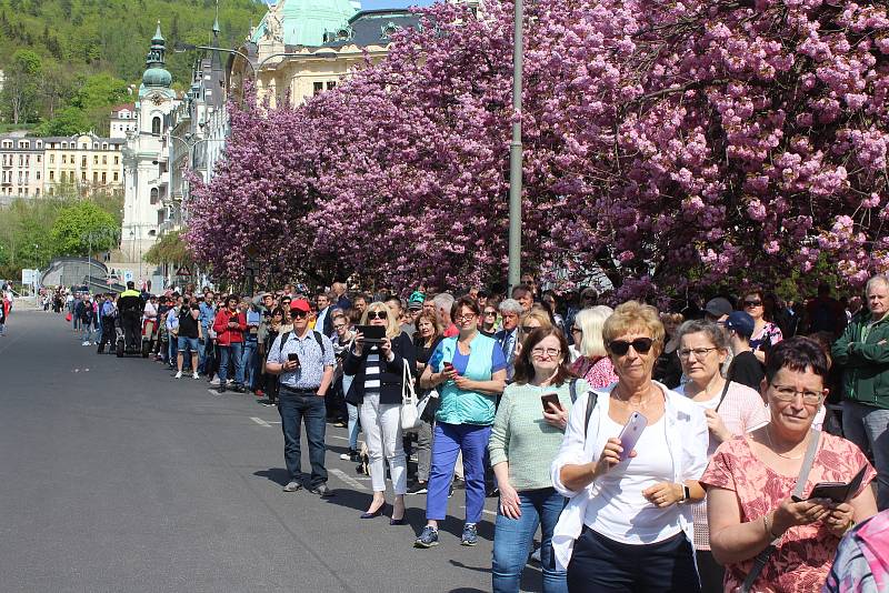 Dva roky se muselo lázeňské město obejít bez historického průvodu. Letos si to lidé užili.