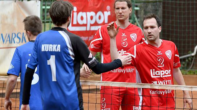 Nohejbalisté SK Liapor Witte (v červeném).