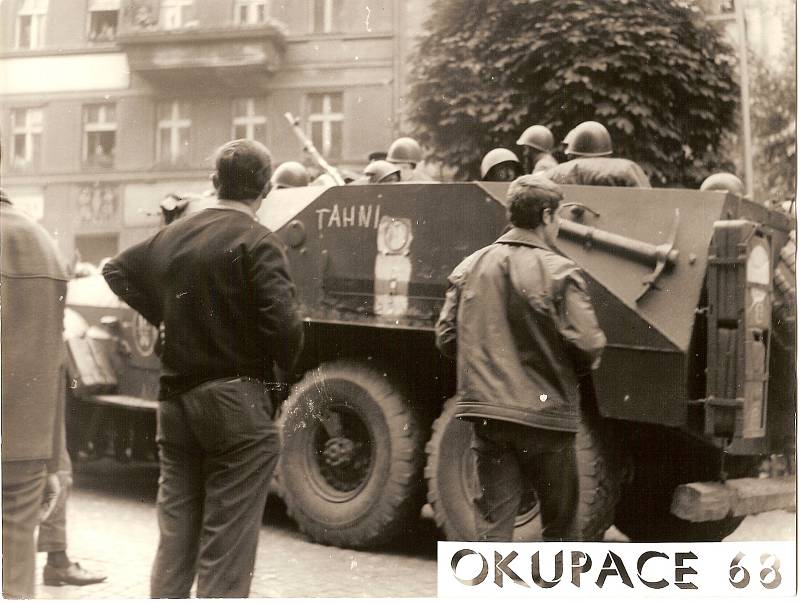 Nad ránem ve středu 21. srpna roku 1968 probudil Karlovy Vary rachot a dunění.