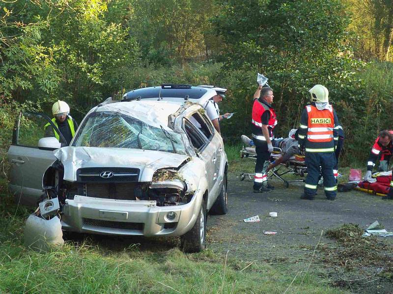 Nebezpečný úsek mezi Ostrovem a Bočí si opět vybral svou daň v podobě vážné havárie u Damic.