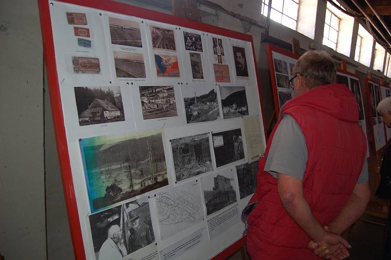 U příležitosti Dnů evropského dědictví byla zpřístupněna také Rudá věž v Ostrově, která sloužila v padesátých letech jako věznice pro politicky nepřizpůsobivé.
