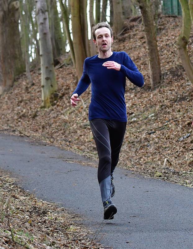 Již osmnáctým dílem pokračoval o víkendu Zimní běžecký pohár Kadaň. Běžci tentokrát měli naordinovaný Běh kolem Úhoště, který měřil 11 100 metrů.