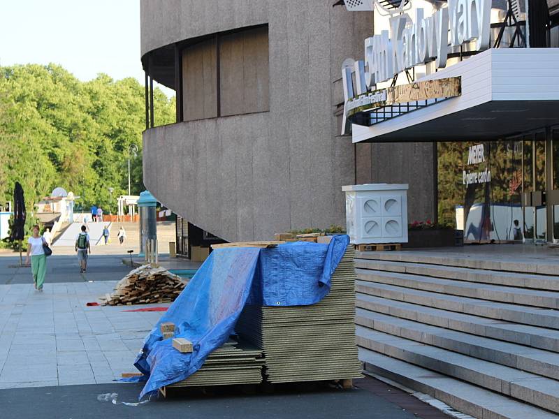 V Karlových Varech jsou přípravy na 54. ročník Mezinárodního filmového festivalu.