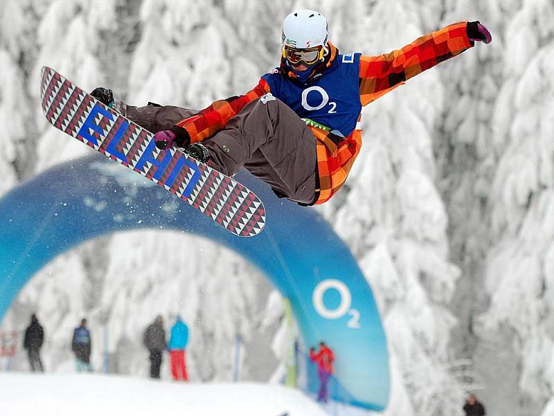 Po dva dny si podmanil klínovecký snowpark Evropský pohár na U-rampě. Celkem bojovalo na Klínovci o evropské body pětapadesát riderů.