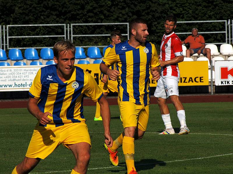 Viktoria Žižkov (v červeném) vyhrála v Mariánských Lázních nakonec 4:1.