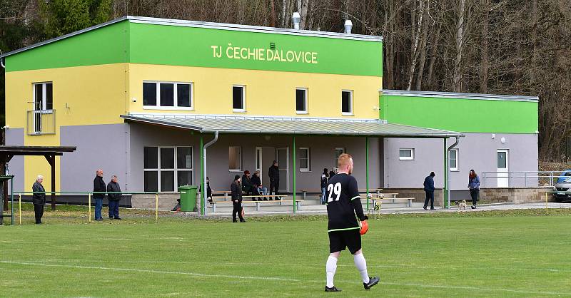 Fotbalisté Dalovic slavili vysokou výhru 6:0 nad Jáchymovem (modrém).