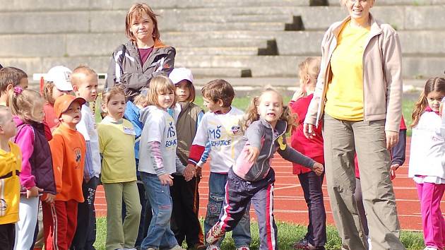 Třináctý ročník dětské sportovní olympiády pořádal na stadionu Závodu míru Mateřská škola ze Sedlece.