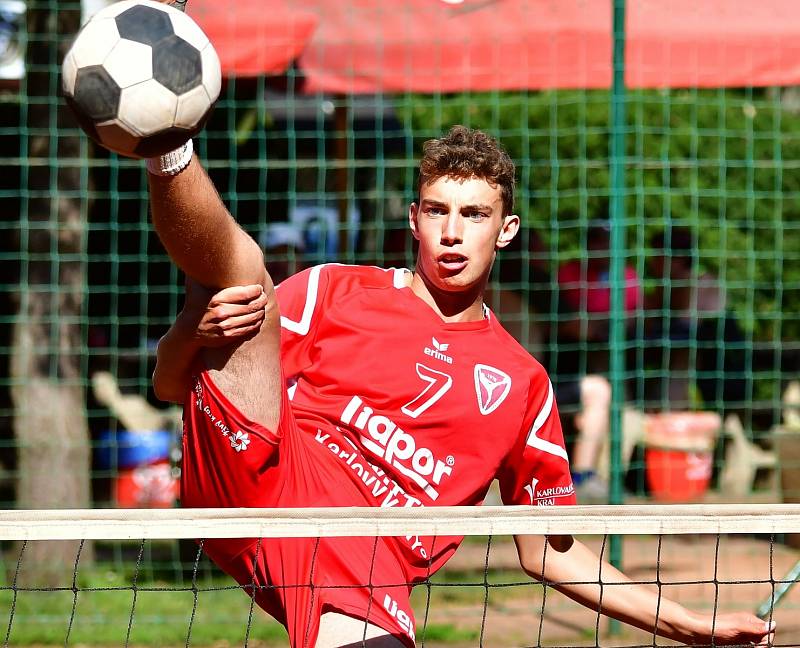 Nohejbalisté Liaporu zvládli dohrávku 1. kola extraligy, když na svém stadionu v Doubí porazili Žatec 6:2.