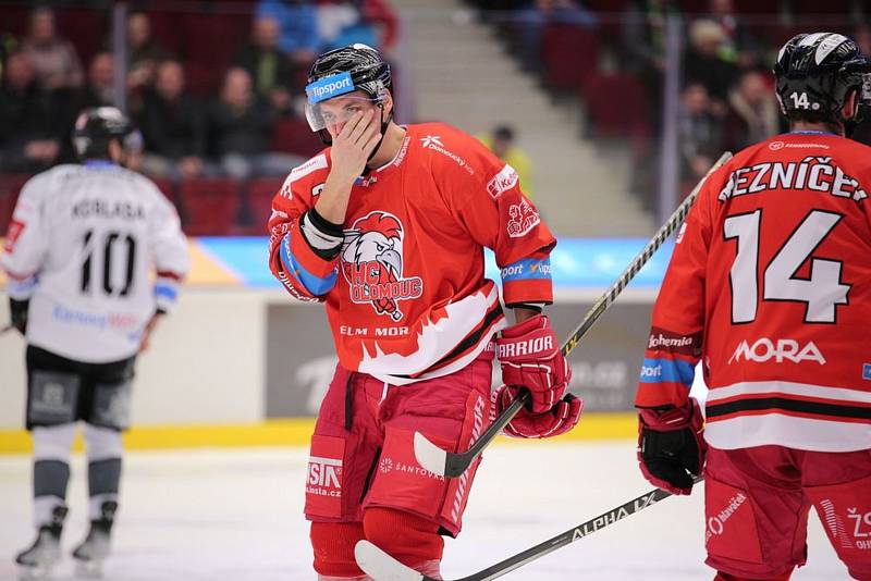 TIPSPORT extraliga, 30. kolo: HC Energie Karlovy Vary - HC Olomouc (na snímku hokejisté v červených dresech) 0:3.