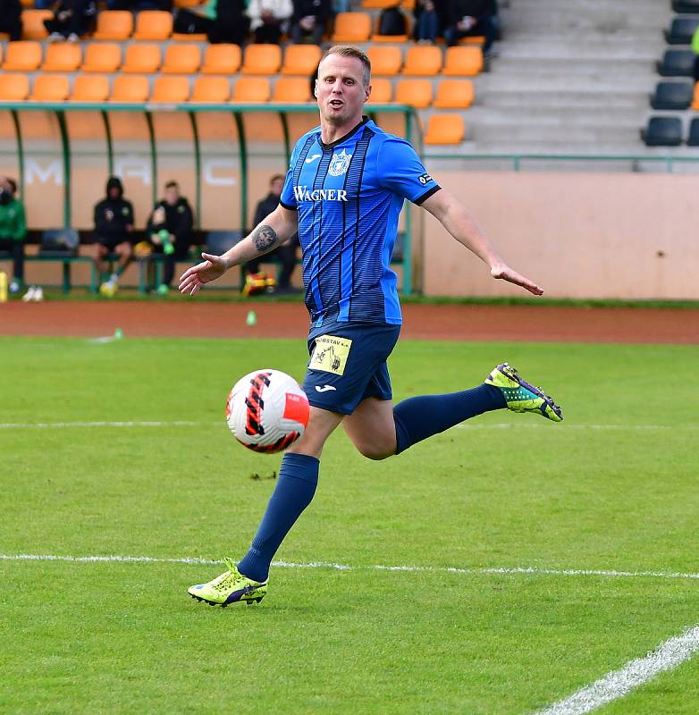 Fotbalisté Sokolova museli skousnout porážku 0:1 od Domažlic, kterou Chodům zařídil parádní trefou Jan zajíček.