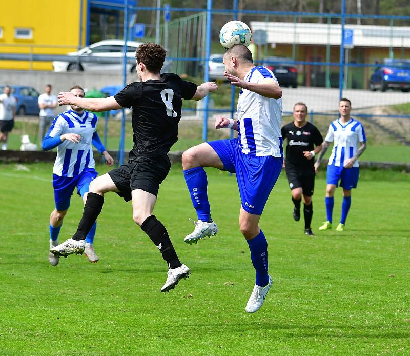 Karlovarská Lokomotiva porazila Nejdek 3:0.